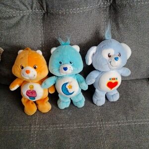 3 small care bears